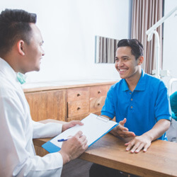 patient talking to dentist about sleep apnea